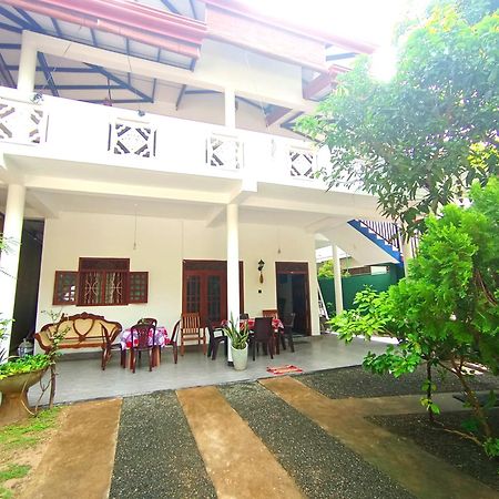 Amal Guest House Mirissa Exterior foto